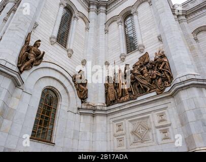 Sculptures religieuses à l'extérieur de la cathédrale du Christ le Sauveur ou de la cathédrale Saint-Saveurs, Moscou, Russie Banque D'Images