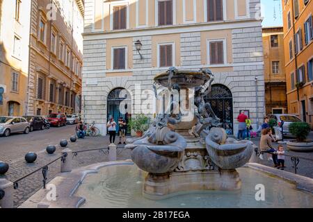 La Fontana Delle Tartarughe, La Fontaine De La Tortue, La Fontaine De La Renaissance Italienne Sur La Piazza Mattei, Le District De SanT'Angelo, Rome, Italie Banque D'Images