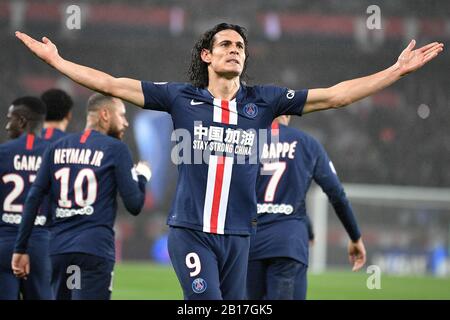 Paris, France. 23 février 2020. Edinson Cavani de Paris Saint-Germain célèbre lors du match de football de la Ligue 1 entre Paris Saint-Germain (PSG) et Bordeaux à Paris, France, le 23 février 2020. Crédit: Jack Chan/Xinhua/Alay Live News Banque D'Images