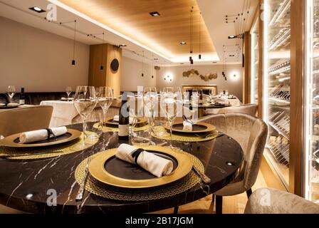Intérieur d'un restaurant chic Banque D'Images
