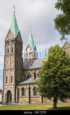 Allemagne, Rhénanie-du-Nord-Ouest, Eifel, Pays de Monschauer, région de Monschau, Kalterherberg, église paroissiale de Kalterherberger, St. Lambertus, Eifeldom Banque D'Images