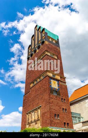 Allemagne, Hesse, Darmstadt, Darmstadt Artists Colony, vue à bas angle de la tour de mariage Banque D'Images