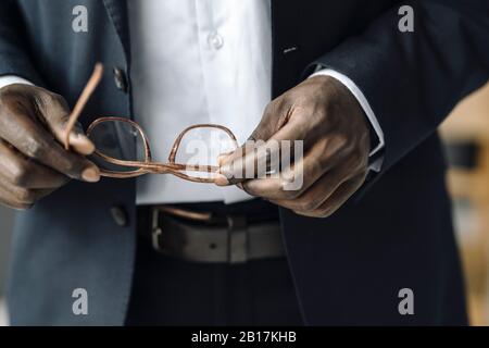 Vue sur la récolte des hommes d'affaires portant des lunettes Banque D'Images