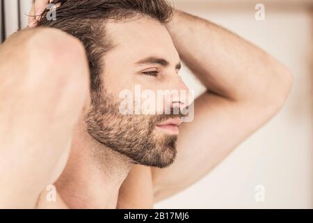 Portrait de jeune homme à la barbe Banque D'Images
