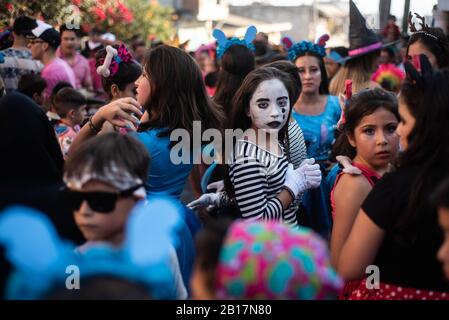 Alto Tà-O Diego, Veracruz, México. 23 février 2020. Dans la communauté Alto TÃ o Diego, les femmes inaugurent leur carnaval Afro-descendant. Dans cette ville, les travailleurs africains ont habité le carnaval il y a plus de 300 ans. Aujourd'hui, le défilé inaugural est fait par des femmes vêtues de costumes et de masques de taureaux. Crédit: Hector Adolfo Quintanar Perez/Zuma Wire/Alay Live News Banque D'Images