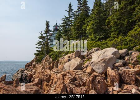 Phare sur la côte du Maine. Banque D'Images