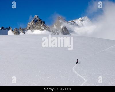 Rangée de randonneurs, Galcier du Trient, Massif du Mont Blanc, Suisse, Banque D'Images