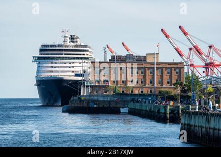 Canada, Nouvelle-Écosse, Halifax, bateau de croisière amarré dans le port Banque D'Images