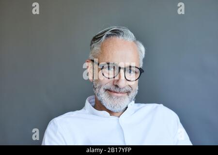 Portrait de l'homme d'âge mûr confiant Banque D'Images
