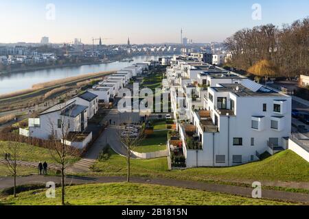 Allemagne, Rhénanie-du-Nord-Westphalie, Dortmund, bâtiments modernes au lac Phoenix See Banque D'Images