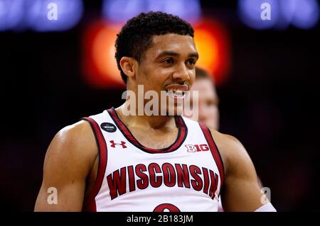 Madison, WI, États-Unis. 23 février 2020. Wisconsin Badgers Guard d'Mitrik Trice #0 pendant le match de basket-ball NCAA entre les Chevaliers Rutgers Scarlet et les Badgers du Wisconsin au Kohl Center à Madison, WI. John Fisher/Csm/Alay Live News Banque D'Images