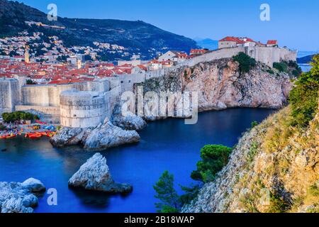 Dubrovnik, Croatie. Une vue panoramique de la ville fortifiée. Banque D'Images