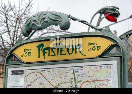 La station de métro Pasteur se trouve à Paris Banque D'Images