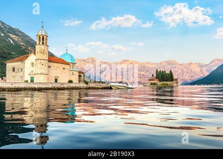 Église de Notre dame et île de Saint George en mer Adriatique, Perast Banque D'Images