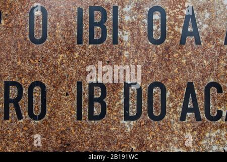 polices de caractères lettres sur l'ancien métal rouillé, l'arrière-plan de l'ancien métal, la texture toile de fond, la ressource graphique Banque D'Images