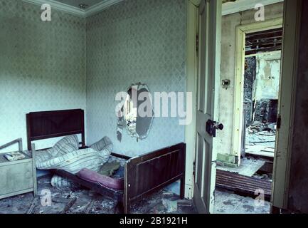 Intérieur de la maison des crofters abandonnés, île de Harris, Hébrides extérieures, Écosse Banque D'Images