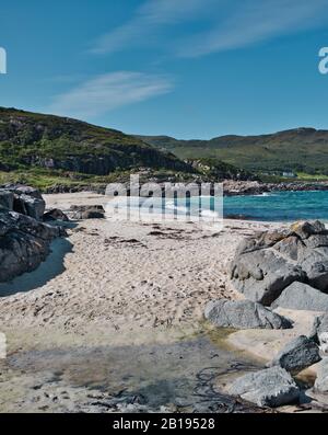 Vagues se brisant sur la plage de Sanna Bay sur la péninsule sauvage et éloignée d'Ardnamurchan, Lochaber, Écosse Banque D'Images