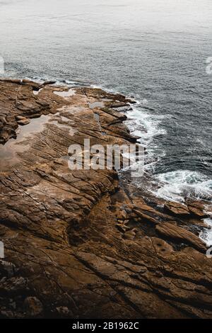 Le bord des eaux rocheuses du parc national Bouddi. Banque D'Images