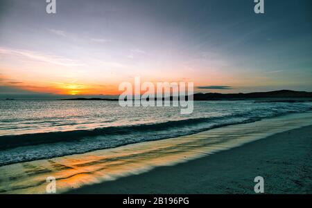 Coucher de soleil sur l'océan Atlantique à la baie de Sanna sur la péninsule d'Ardnamurchan, Lochaber, Écosse Banque D'Images