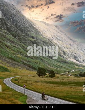 A82 route sinueuse à travers le paysage montagneux spectaculaire de Glencoe, comté d'Argyll, Highland, Écosse Banque D'Images