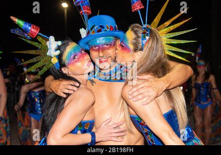 MODELOS DE CARNAVAL VAILANDO SITGES BARCELONE,23/02/2020 SITGES CARNAVAL 2020 Banque D'Images