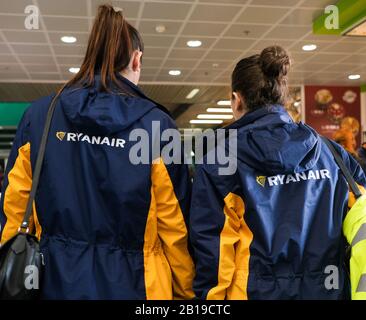 Italie, BERGAME- 22 février 2020: Les agents de bord Ryanair à l'aéroport Banque D'Images