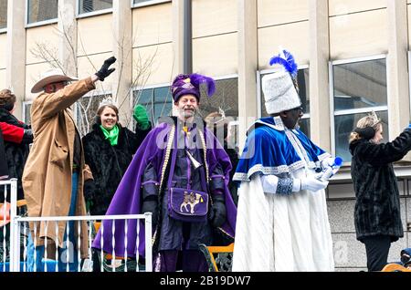 St Paul, MN/USA - 25 janvier 2020 : redevance du carnaval d'hiver de saint paul au sommet du float lors du défilé annuel de grande Day. Banque D'Images