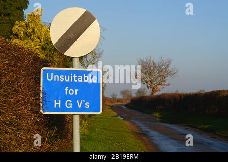 impossible d'obtenir le panneau d'avertissement de hgv sur country road york yorkshire royaume-uni Banque D'Images