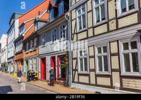 Rue avec maisons colorées à Schwerin, Allemagne Banque D'Images