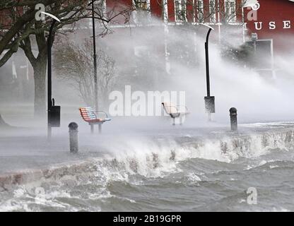 Storm Helga s'est tiré en pleine force sur le lac Vättern vendredi.photo Jeppe Gustafsson Banque D'Images