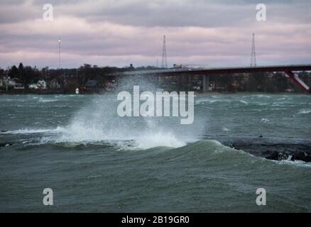 Storm Helga s'est tiré en pleine force sur le lac Vättern vendredi.photo Jeppe Gustafsson Banque D'Images