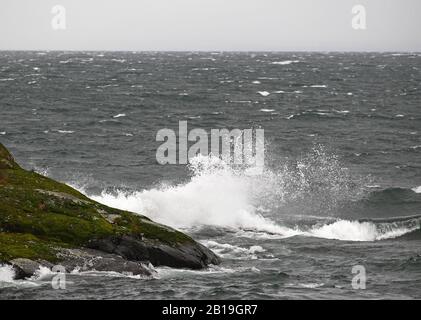 Storm Helga s'est tiré en pleine force sur le lac Vättern vendredi.photo Jeppe Gustafsson Banque D'Images