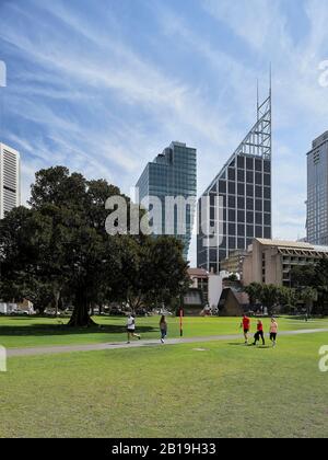 Vue Depuis Le Domaine. Soixante Martin Place, Sydney, Australie. Architecte: Hassell, 2019. Banque D'Images