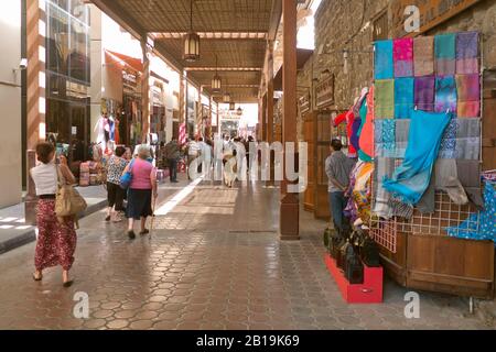 Souvenir En Vente À Dubaï Souk, Dubaï, Emirats Arabes Unis, Moyen-Orient, Asie Photo © Fabio Mazzarella/Sintesi/Alay Stock Photo Banque D'Images