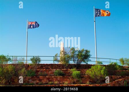 Australie, mémorial d'Anzac sur la colline d'Anzac avec drapeau australien et du territoire du Nord Banque D'Images