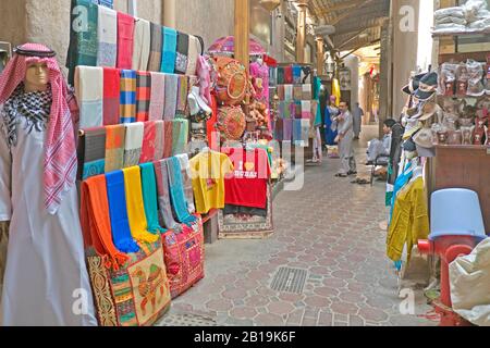 Souvenir En Vente À Dubaï Souk, Dubaï, Emirats Arabes Unis, Moyen-Orient, Asie Photo © Fabio Mazzarella/Sintesi/Alay Stock Photo Banque D'Images