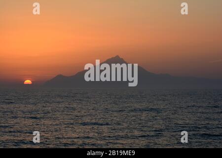 Grèce, coucher de soleil sur le Mont Athos Banque D'Images