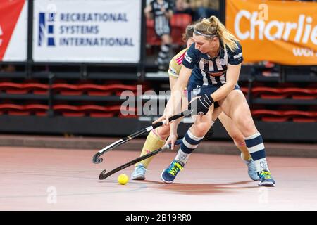 La Haye, pays-Bas - 16 FÉVRIER 2020 : Charlie Works EuroHockey Indoor Club Cup 2020 femmes. Match final Dusseldorfer HC (GER) et HDM (NED). Banque D'Images