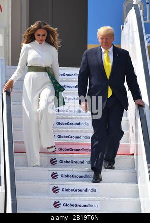 Ahmedabad, Inde. 24 février 2020. Le président américain Donald Trump et la première dame Melania Trump arrivent à Ahmedabad, en Inde, le lundi 24 février 2020. Trump est en voyage de deux jours en Inde. Photo de Raj Patel/UPI crédit: UPI/Alay Live News Banque D'Images