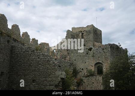 Le donjon, ou donjon du Château de Puilaurens de l'extérieur bailey, Aude, Occitanie, France Banque D'Images