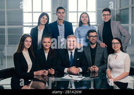 portrait d'une équipe commerciale réussie au bureau Banque D'Images