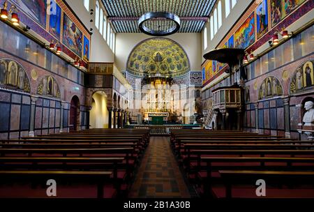 Intérieur De L'Église Universitaire De Dublin. Église Catholique Saint-Cardinal John Newman Dublin Irlande Banque D'Images