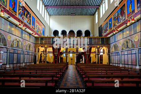 Intérieur De L'Église Universitaire De Dublin. Église Catholique Saint-Cardinal John Newman Dublin Irlande Banque D'Images