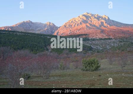 Mont Velino au coucher du soleil, parc régional Sirente-Velino Banque D'Images