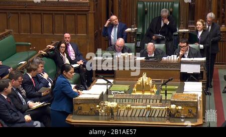 Le secrétaire à l'accueil, Priti Patel, parle du système d'immigration basé sur les points au Royaume-Uni à la Chambre des communes, Londres. Banque D'Images