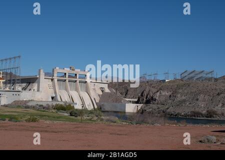 Le barrage Davis sur le fleuve Colorado forme le lac Mohare, près de Laughlin NV Banque D'Images