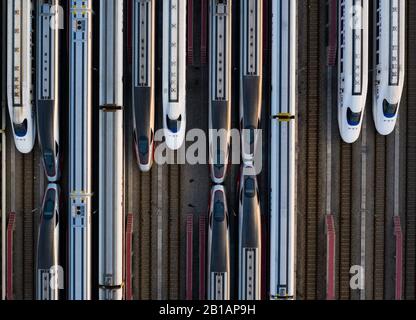 Vue aérienne des trains à grande vitesse CRH (China Railway High-speed) à une station de base d'entretien à Wuhan, dans la province de Hubei en Chine centrale, le 23 février 2020. (Photo de YFC / Costfoto/Sipa USA) Banque D'Images