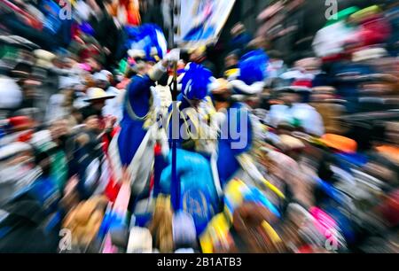 L'agitation animée et colorée du Rose Monday à Düsseldorf Banque D'Images