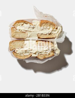 Bagel au sésame et fromage à la crème Banque D'Images