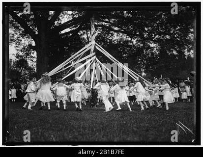 LA CHARITÉ D'AMITIÉ S'EST ÉVANOUITE. DANSE MAYPOLE Banque D'Images